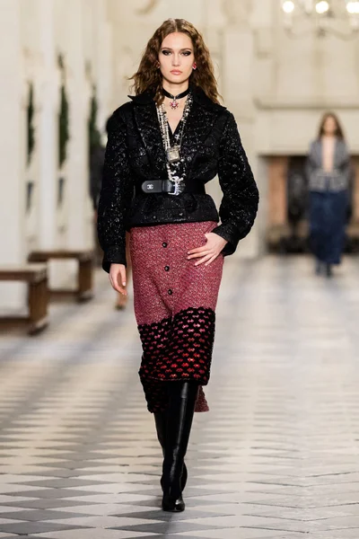 Look 17